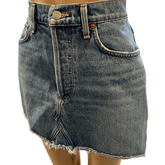 Adorable Aritzia denim mini - Picture 3 of 7